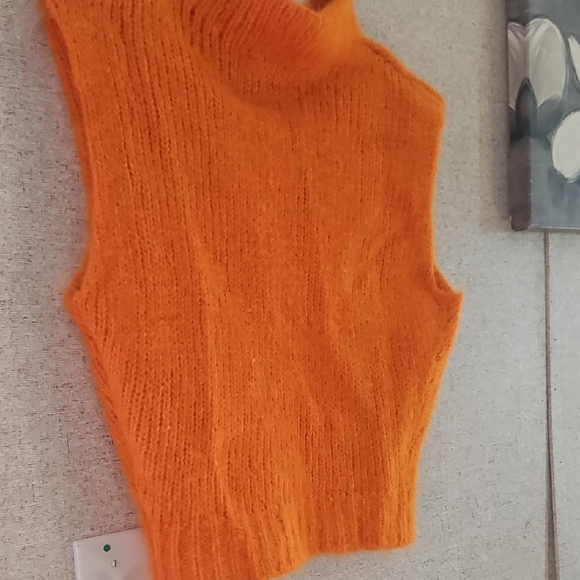 Zara Bright Orange Sleeveless V-Neck Knit Sweater - Picture 3 of 3